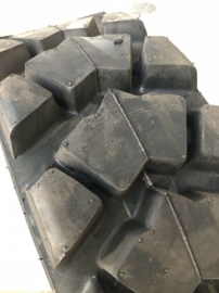 DEEP DEEP TREAD 12 Ply SKID STEER TYRES